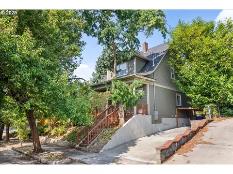 917 NE Skidmore St, Portland, OR 97211