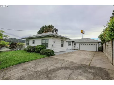 1528 NW Eden St, Roseburg, OR 97470