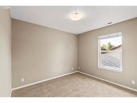 Bedroom - 5894 Firestone Dr, Eugene, OR 97402 photo 7 of 8