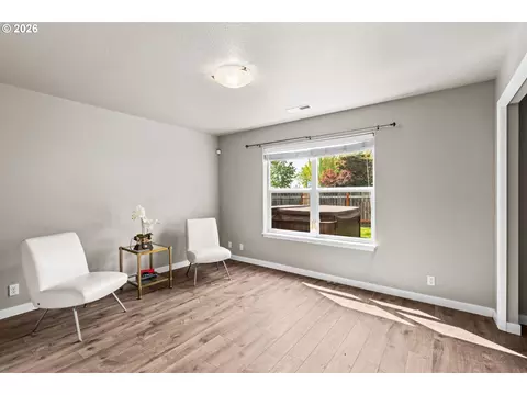 Living - 5894 Firestone Dr, Eugene, OR 97402 photo 4 of 7