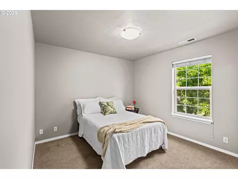 Bedroom - 5894 Firestone Dr, Eugene, OR 97402 photo 5 of 8