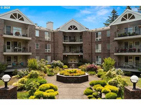 15420 NE Knott St #2, Portland, OR 97230