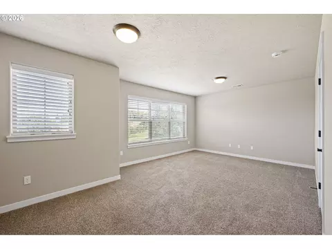 Bedroom - 3237 Timberline Dr, Eugene, OR 97405 photo 4 of 10