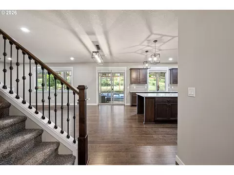 Entry Way - 3237 Timberline Dr, Eugene, OR 97405 photo 2 of 3