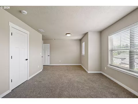 Bedroom - 3237 Timberline Dr, Eugene, OR 97405 photo 5 of 10