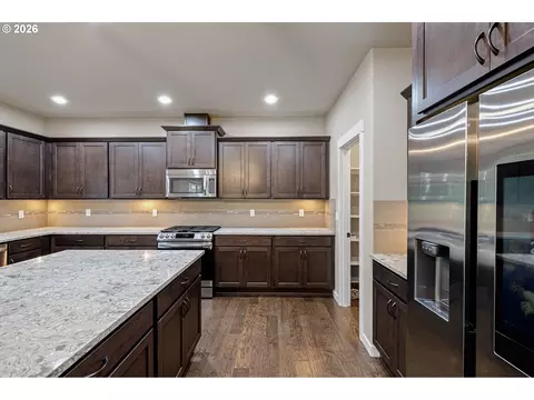 Kitchen - 3237 Timberline Dr, Eugene, OR 97405 photo 5 of 6