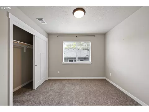 Bedroom - 3237 Timberline Dr, Eugene, OR 97405 photo 6 of 10