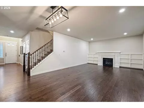 Living - 3237 Timberline Dr, Eugene, OR 97405 photo 1 of 4