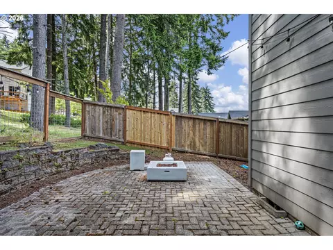 Exterior - 3237 Timberline Dr, Eugene, OR 97405 photo 2 of 6