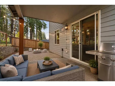 Exterior - 3237 Timberline Dr, Eugene, OR 97405 photo 3 of 6
