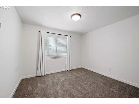 Bedroom - 3237 Timberline Dr, Eugene, OR 97405 photo 8 of 10