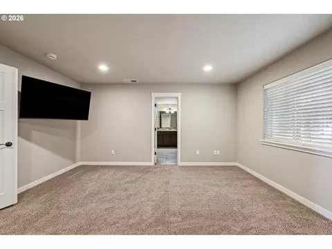 Bedroom - 3237 Timberline Dr, Eugene, OR 97405 photo 3 of 10