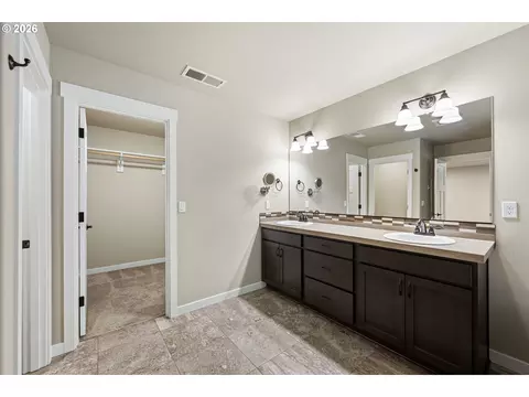 Bath - 3237 Timberline Dr, Eugene, OR 97405 photo 2 of 5