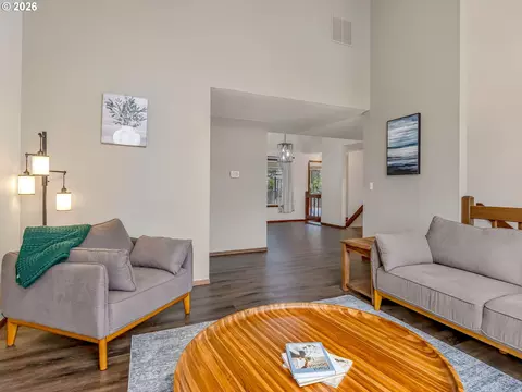 Living - 2905 SW Redfern Pl, Gresham, OR 97080 photo 2 of 10