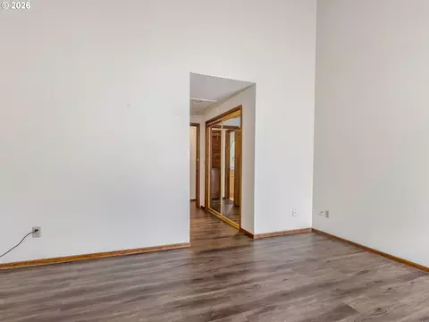 Living - 2905 SW Redfern Pl, Gresham, OR 97080 photo 4 of 10