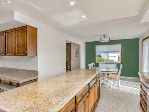 Kitchen - 2905 SW Redfern Pl, Gresham, OR 97080 photo 6 of 6