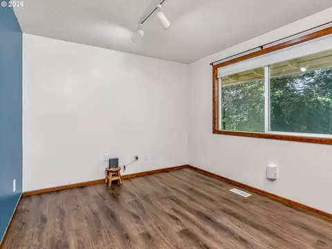 Bedroom - 2905 SW Redfern Pl, Gresham, OR 97080 photo 3 of 3