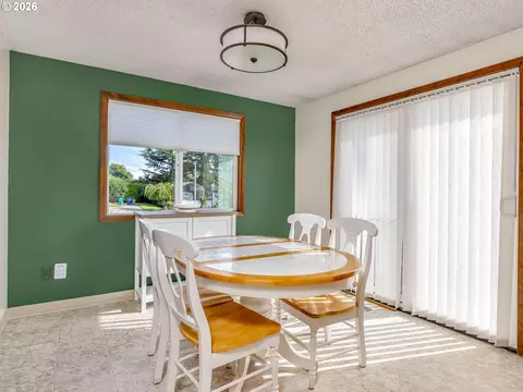 Dining - 2905 SW Redfern Pl, Gresham, OR 97080 photo 1 of 3