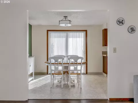 Dining - 2905 SW Redfern Pl, Gresham, OR 97080 photo 3 of 3