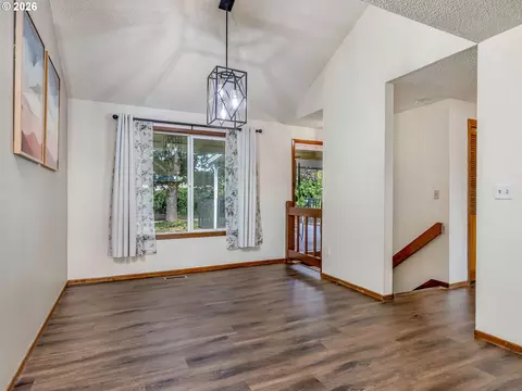 Living - 2905 SW Redfern Pl, Gresham, OR 97080 photo 3 of 10