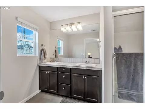 Bath - 2137 SE 15th Aly, Gresham, OR 97080 photo 3 of 5