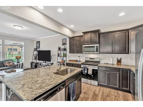 Kitchen - 2137 SE 15th Aly, Gresham, OR 97080 photo 2 of 3