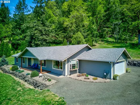 161 Whitney Ct, Umpqua, OR 97486