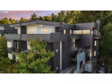 610 S Nevada St #G, Portland, OR 97219