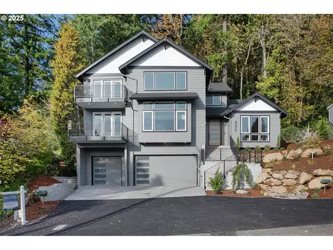9375 NE Sacramento St, Portland, OR 97220