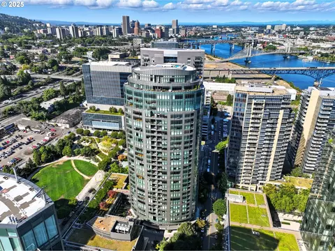 3601 S River Pkwy #2110, Portland, OR 97239