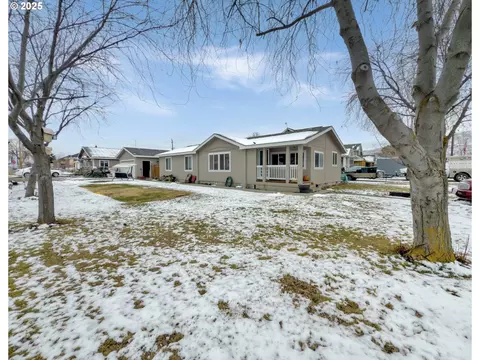 2084 18th St, Baker City, OR 97814