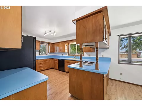 Kitchen - 3585 Walton Ln, Eugene, OR 97408 photo 2 of 5