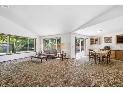 Living - 3585 Walton Ln, Eugene, OR 97408 photo 3 of 6