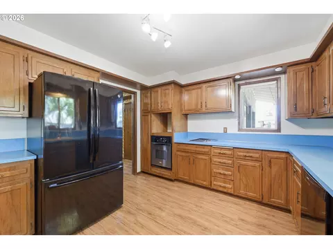 Kitchen - 3585 Walton Ln, Eugene, OR 97408 photo 3 of 5