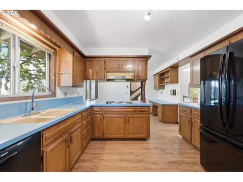 Kitchen - 3585 Walton Ln, Eugene, OR 97408 photo 5 of 5