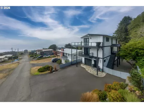 2035 NE 66th St, Lincoln City, OR 97367