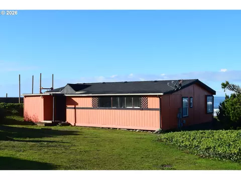 33130 Nesika Rd #A, Gold Beach, OR 97444