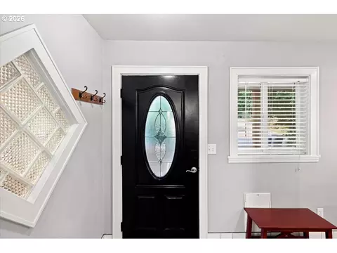 Entry Way - 515 Fulvue Dr, Eugene, OR 97405 photo 1 of 2