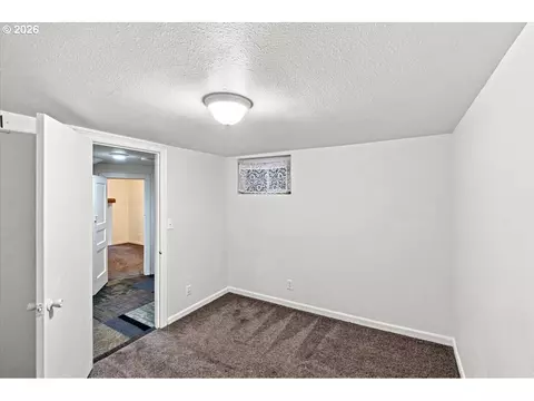 Bedroom - 515 Fulvue Dr, Eugene, OR 97405 photo 6 of 6
