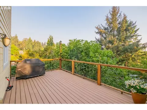 Exterior - 515 Fulvue Dr, Eugene, OR 97405 photo 4 of 7