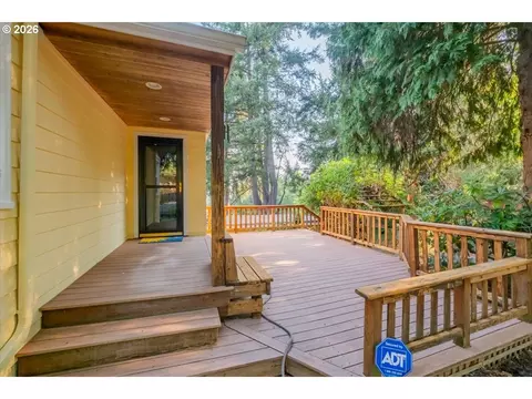 Exterior - 515 Fulvue Dr, Eugene, OR 97405 photo 3 of 7