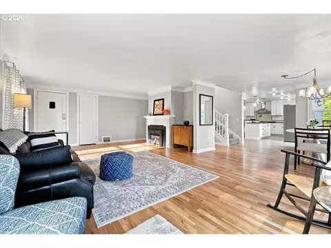 Living - 515 Fulvue Dr, Eugene, OR 97405 photo 1 of 3