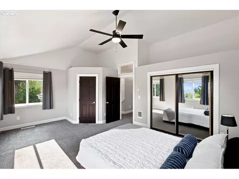 Bedroom - 515 Fulvue Dr, Eugene, OR 97405 photo 2 of 6