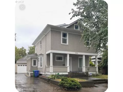 944 SE Sherrett St, Portland, OR 97202