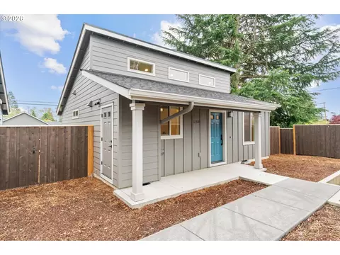 12318 Meadowlawn Dr, Oregon City, OR 97045