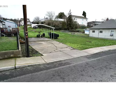 1514 E 10th St, The Dalles, OR 97058