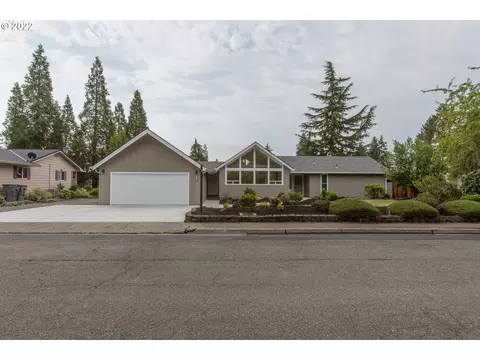 1310 NW Greenbriar Pl, Mcminnville, OR 97128