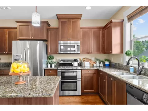 Kitchen - 5579 SE Old Woods Loop, Gresham, OR 97080 photo 2 of 2