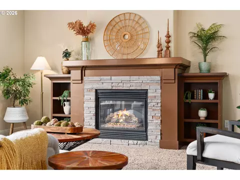 Living - 5579 SE Old Woods Loop, Gresham, OR 97080 photo 2 of 3
