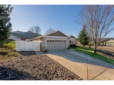 632 Valley Vista St, Sutherlin, OR 97479